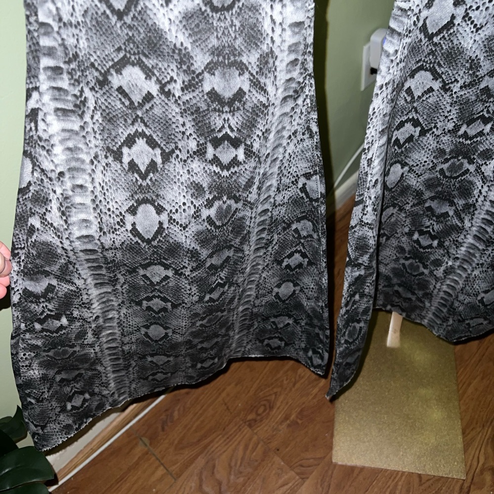 FREE PEOPLE Snake Print High Rise Wide Leg Jeans Size 32 NWT - Picture 9 of 12